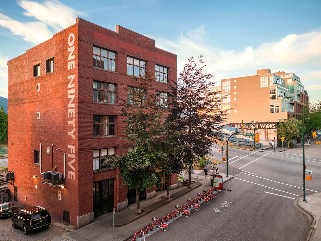 191-195 Alexander St, Vancouver, BC à louer Photo principale– Image 1 sur 11