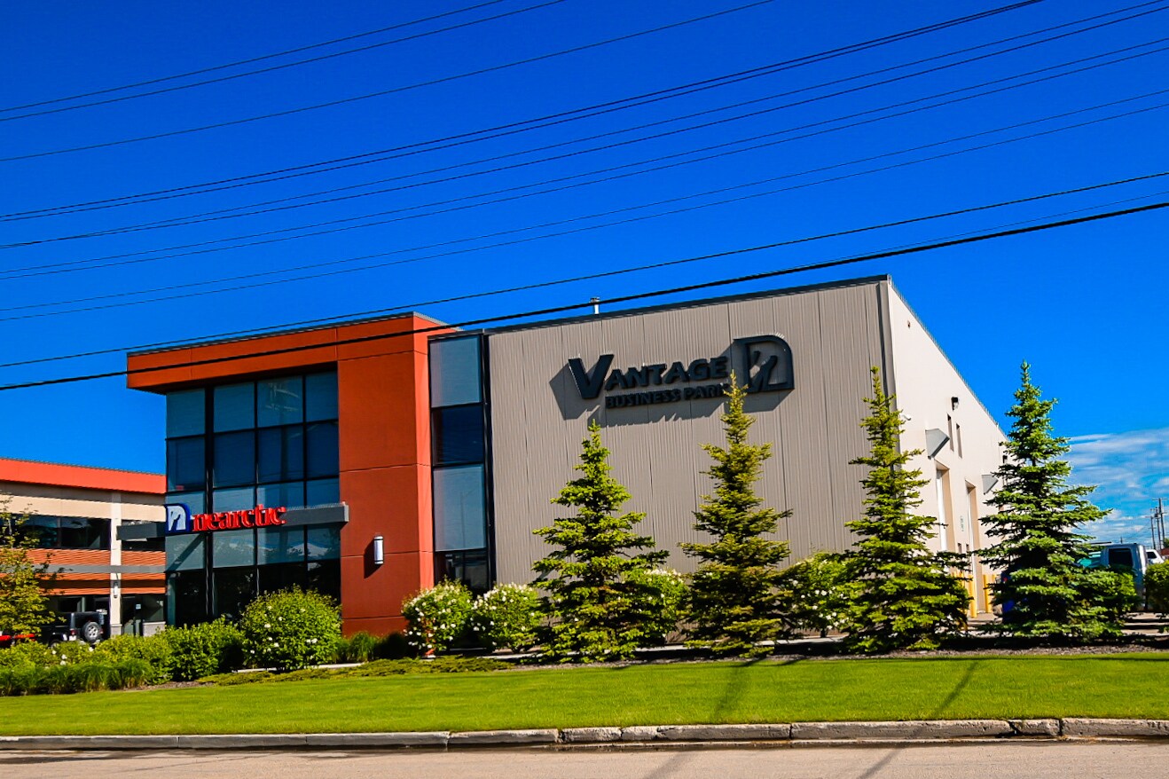 14560-14588 116th Ave NW, Edmonton, AB à louer Photo principale– Image 1 sur 4