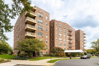 Plus de détails pour 2335 Bell Blvd, Bayside, NY - Logement à vendre