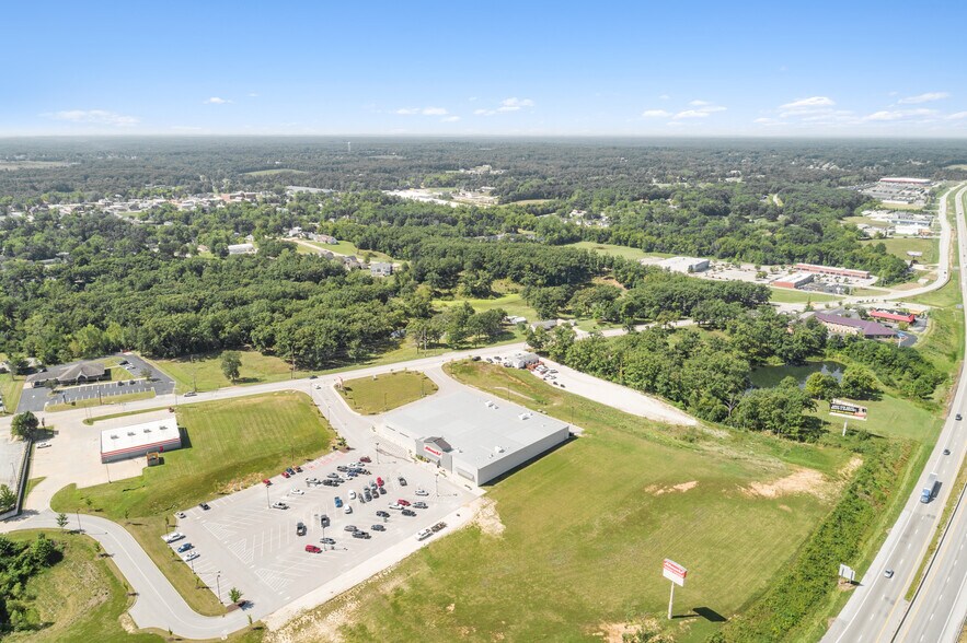 499 E Veterans Memorial Pky, Warrenton, MO à vendre - Photo de l’immeuble – Image 3 sur 20