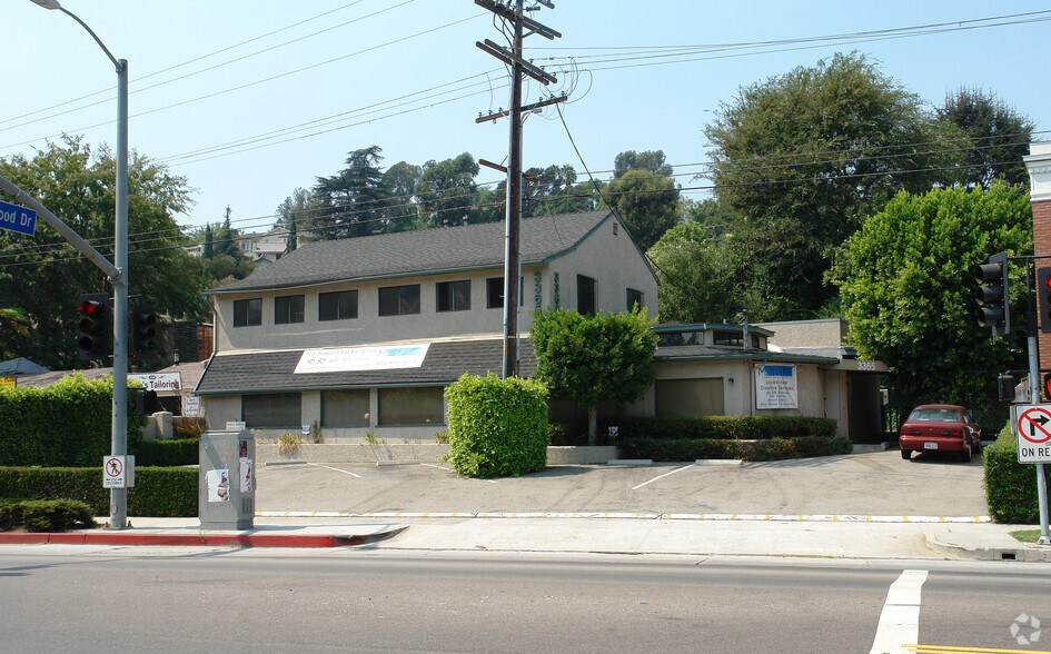 3361-3365 Barham Blvd, Los Angeles, CA à louer - Photo de l’immeuble – Image 3 sur 63