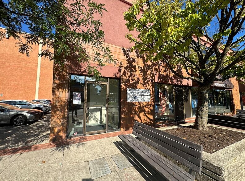 442 Brant St, Burlington, ON à louer - Photo de l’immeuble – Image 3 sur 8
