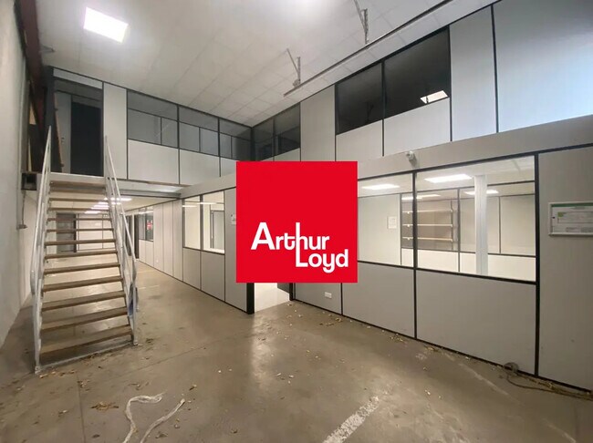 Plus de détails pour 7 Avenue Andre Roussin, Marseille - Local d'activités à louer