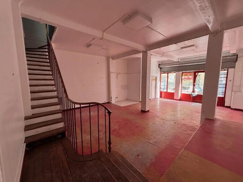 Local commercial dans Paris à louer - Photo de l’immeuble – Image 1 sur 8