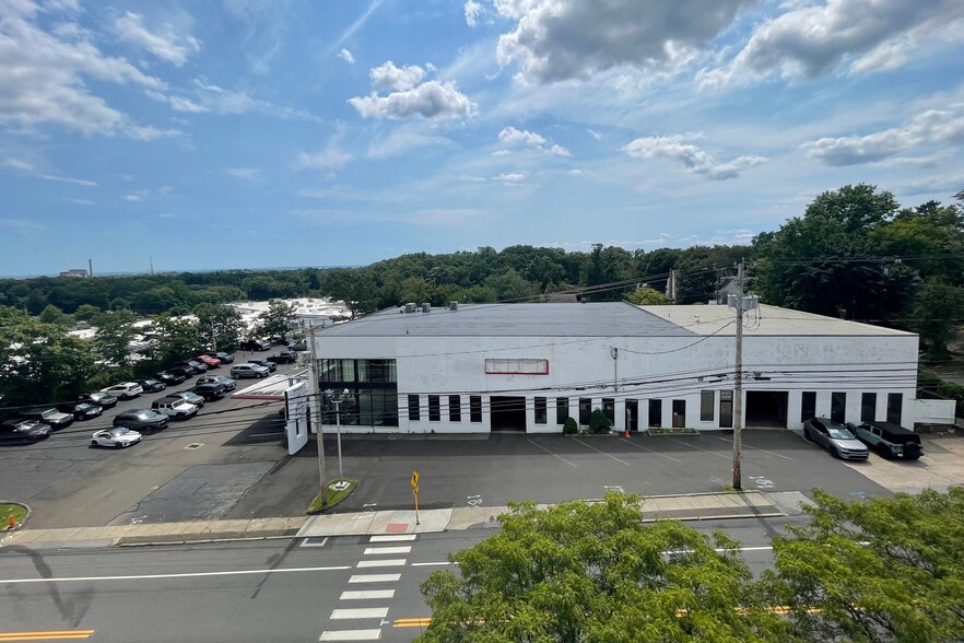 387 Tunxis Hill Rd, Fairfield, CT à vendre - Photo de l’immeuble – Image 2 sur 14