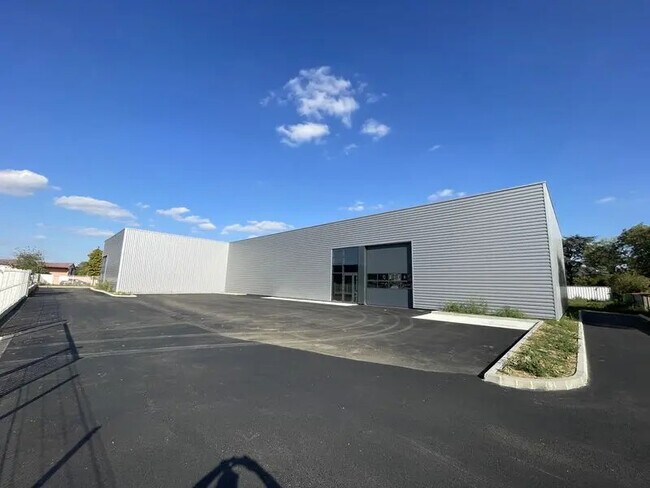 Plus de détails pour Bureau, Local d'activités à louer