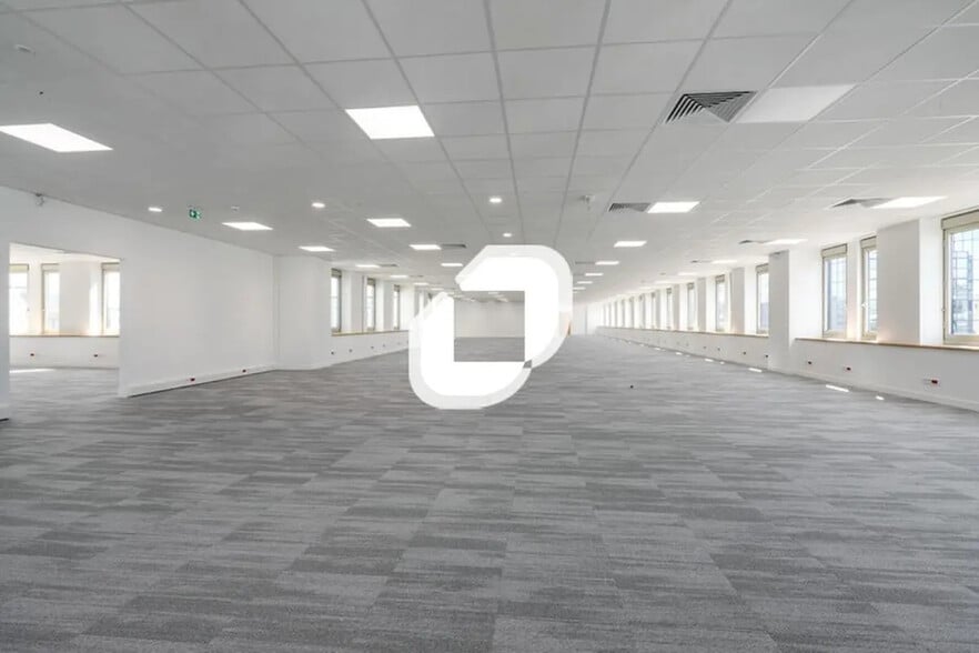 Bureau dans Noisy-le-Grand à louer - Photo de l’immeuble – Image 3 sur 14