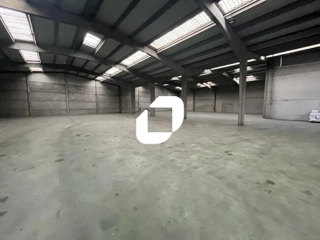 Plus de détails pour Local d'activités à louer