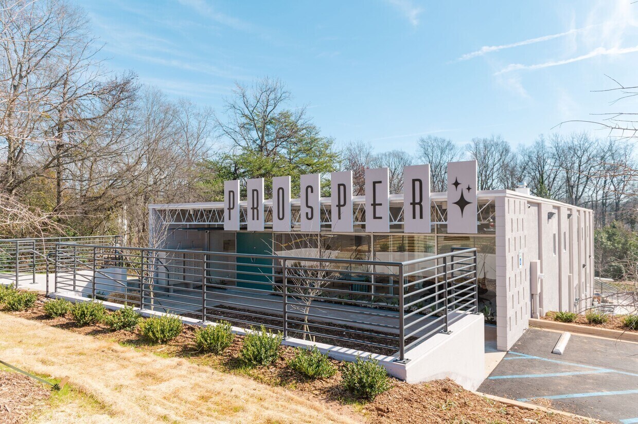 832 Wade Hampton, Greenville, SC à louer Photo principale– Image 1 sur 14