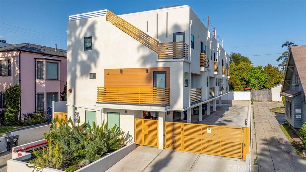 1754 N Berendo St, Los Angeles, CA à vendre - Photo principale – Image 1 sur 24