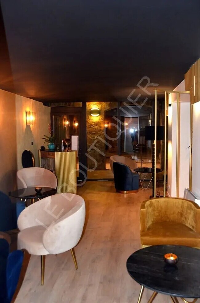Plus de détails pour Local commercial à vendre