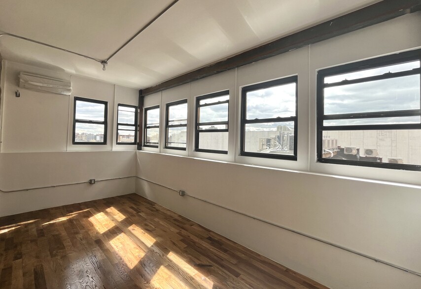310 Meserole St, Brooklyn, NY à louer - Photo intérieure – Image 3 sur 14
