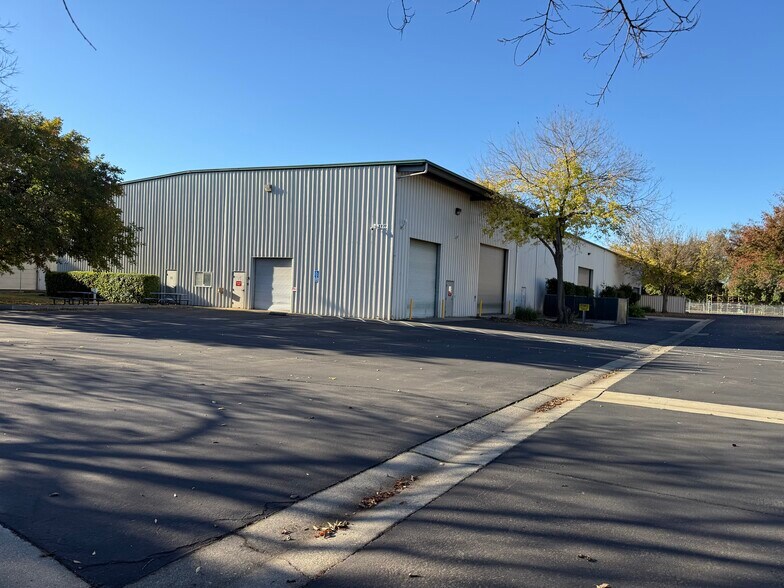 2270 Ivy St, Chico, CA à vendre - Photo de l’immeuble – Image 3 sur 16