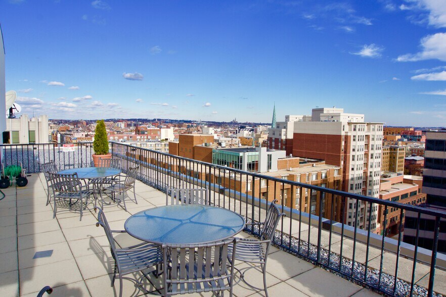 1300 L St NW, Washington, DC à louer - Photo de l’immeuble – Image 3 sur 9