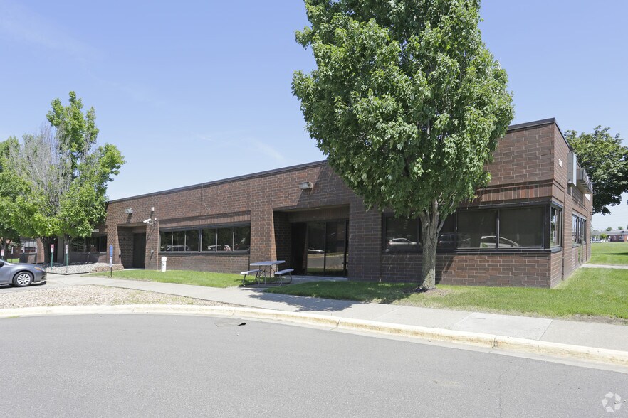 3220 County Rd 10, Brooklyn Center, MN à vendre - Photo principale – Image 1 sur 2