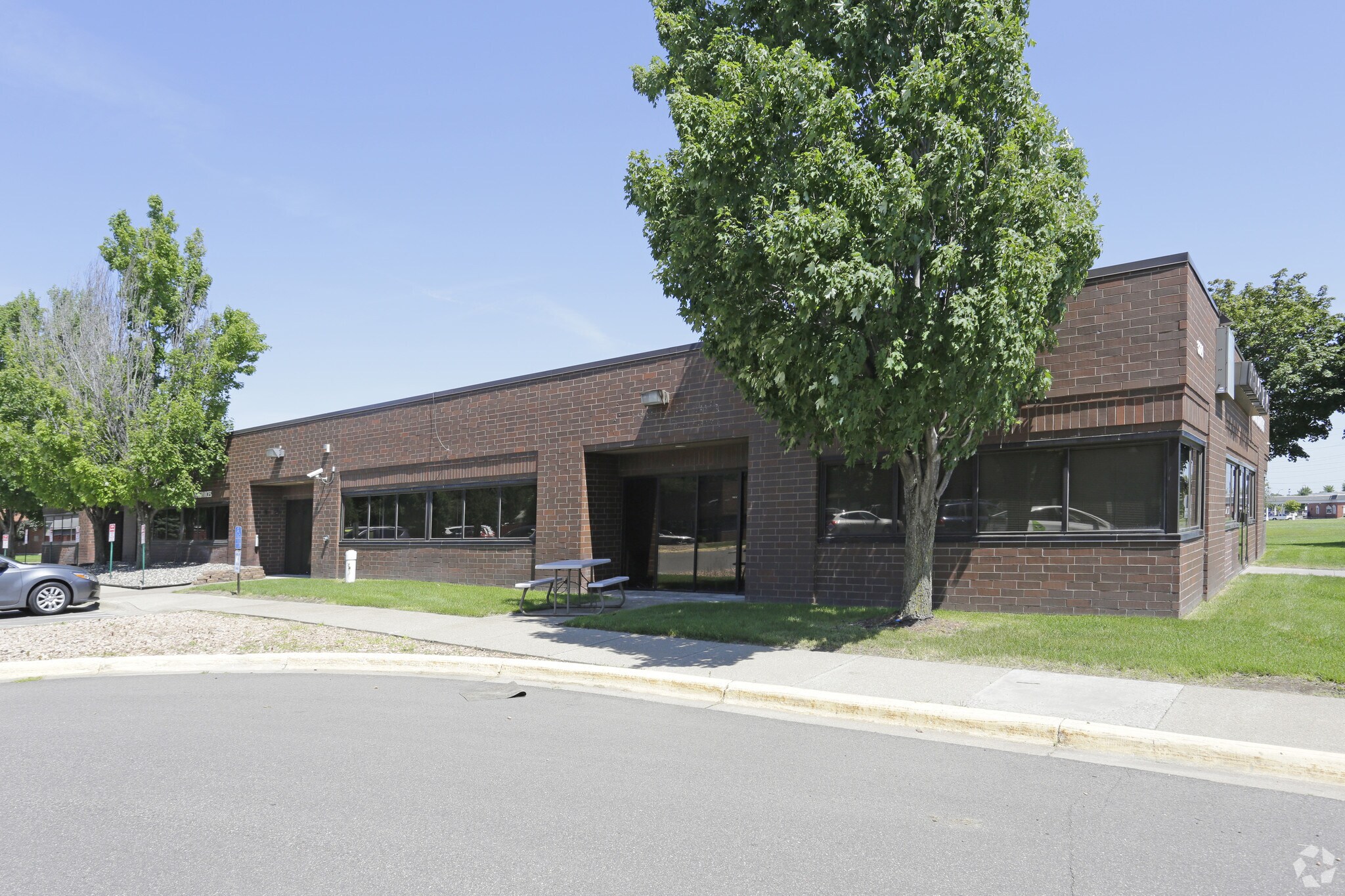 3220 County Rd 10, Brooklyn Center, MN à vendre Photo principale– Image 1 sur 3