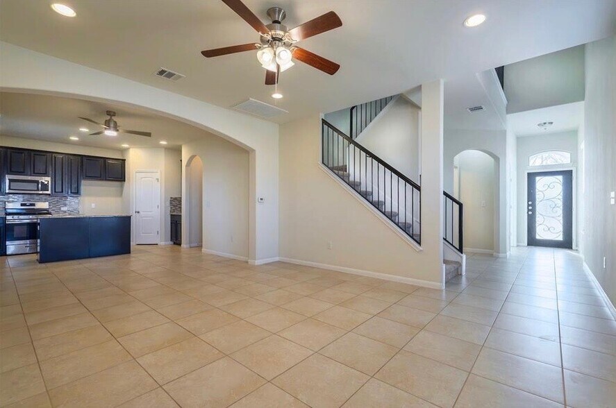 315 Moonwalker Trl, Buda, TX à vendre - Photo de l’immeuble – Image 3 sur 12