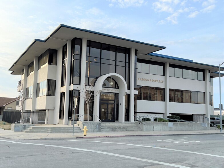 450 Lincoln Ave, Salinas, CA à vendre - Photo de l’immeuble – Image 3 sur 5