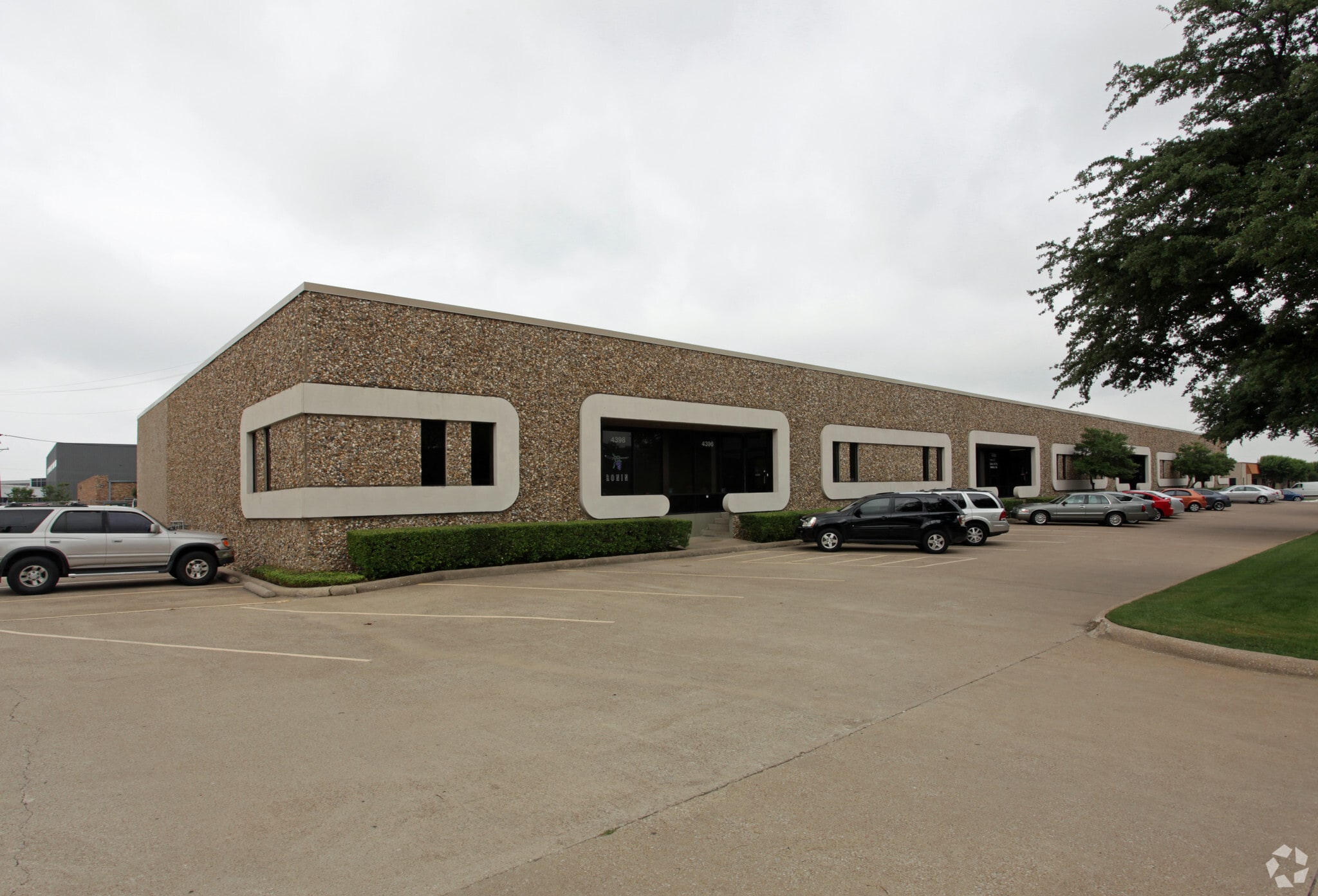 4384-4398 Sunbelt Dr, Addison, TX à louer Photo principale– Image 1 sur 7