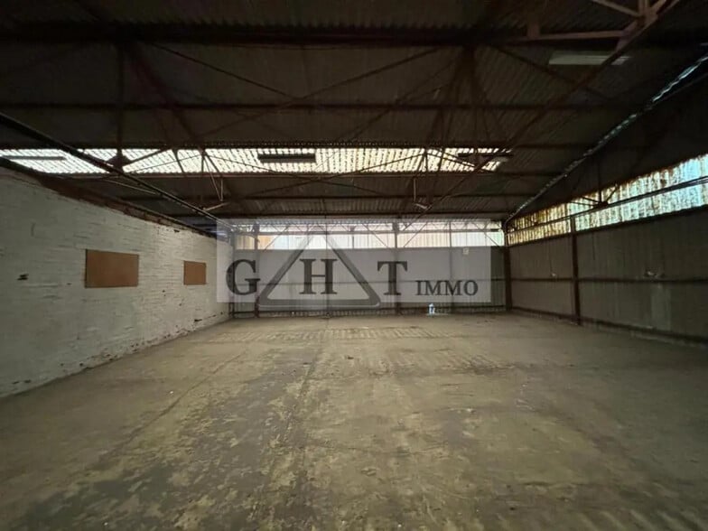 Industriel/Logistique dans Saint-Maur-des-Fossés à vendre - Photo de l’immeuble – Image 2 sur 16