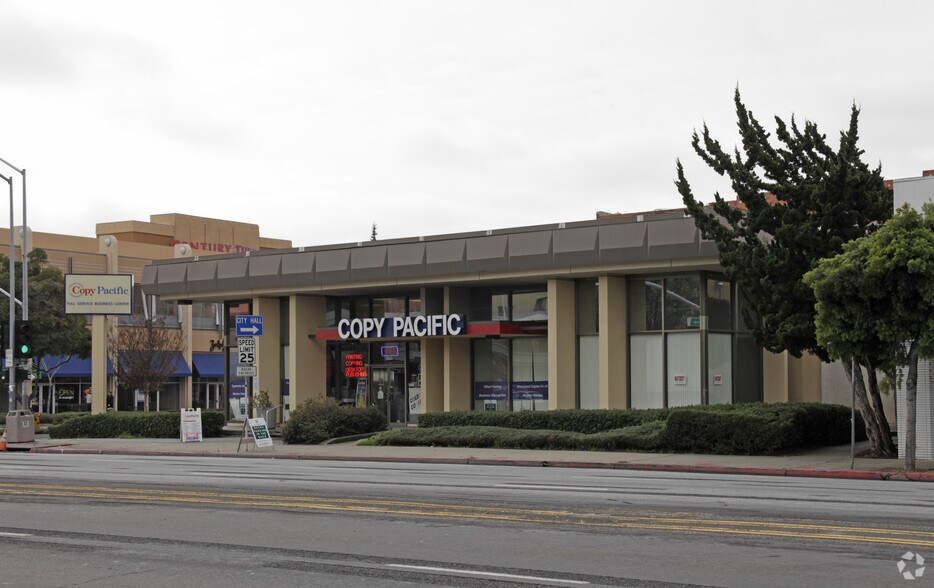 1090 B St, Hayward, CA à louer - Photo de l’immeuble – Image 3 sur 4