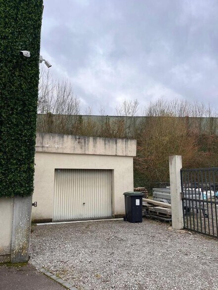 Local d’activités dans Hombourg-Haut à louer - Photo de l’immeuble – Image 2 sur 13