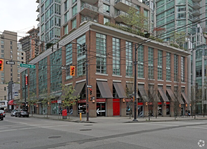589-599 Smithe St, Vancouver, BC à louer - Photo de l’immeuble – Image 2 sur 9
