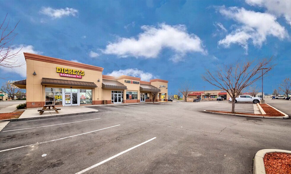 3505 Coffee Rd, Bakersfield, CA à vendre - Photo de l’immeuble – Image 2 sur 16