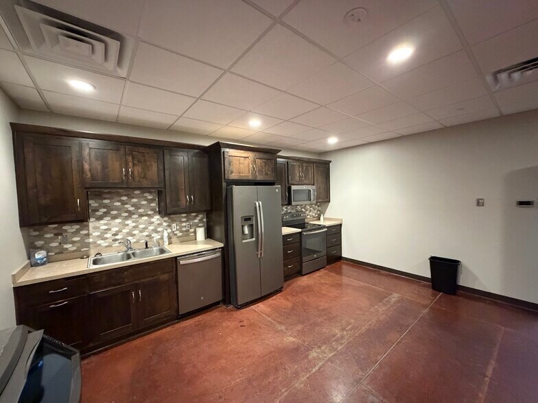8576 N Green Hills Rd, Kansas City, MO à louer - Photo de l’immeuble – Image 3 sur 7