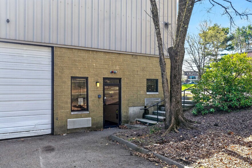 70 Hawes Way, Stoughton, MA à louer - Photo de l’immeuble – Image 3 sur 8