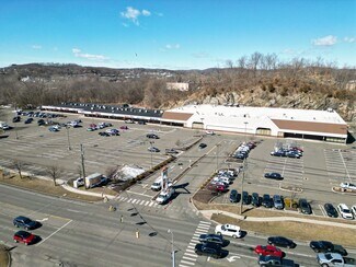 Plus de détails pour 72 Newtown Rd, Danbury, CT - Local commercial à louer