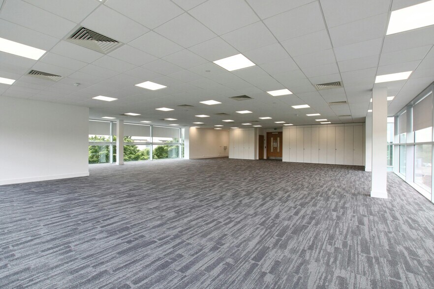 Lakeside Blvd, Doncaster à louer - Photo de l’immeuble – Image 3 sur 6