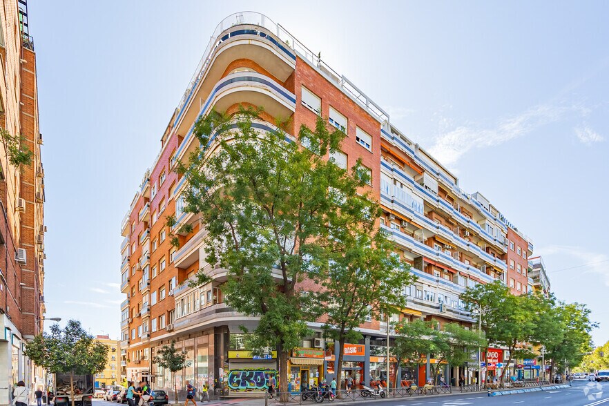 Immeuble residentiel dans Madrid, Madrid à vendre - Photo de l’immeuble – Image 1 sur 2