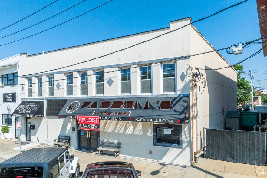 242-244 Pettit Ave, Bellmore, NY à louer - Photo principale – Image 1 sur 4