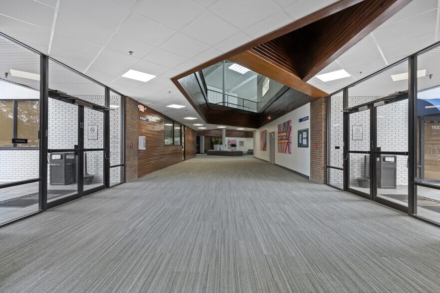 1001 Cross Timbers Rd, Flower Mound, TX à louer - Hall d’entrée – Image 3 sur 21
