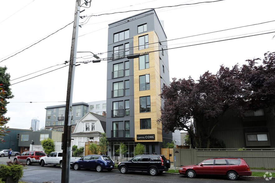 215 Boylston Ave E, Seattle, WA à vendre - Photo de l’immeuble – Image 3 sur 17