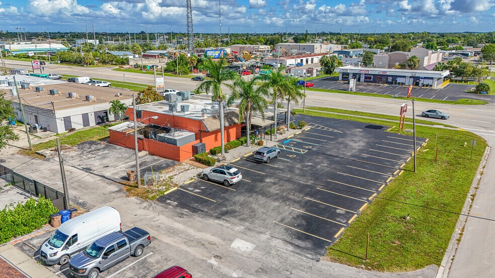 4400 Hancock Bridge Pky, North Fort Myers, FL à louer - Photo de l’immeuble – Image 1 sur 27