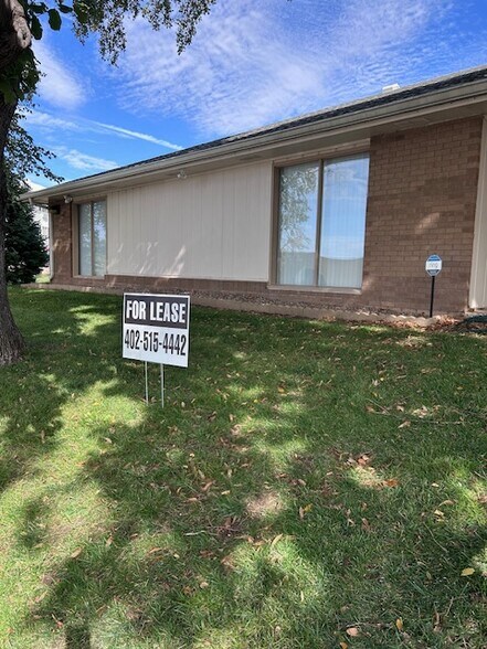 10854 John Galt Blvd, Omaha, NE à louer - Photo de l’immeuble – Image 1 sur 12