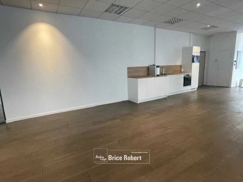 Bureau dans Lyon à louer - Photo de l’immeuble – Image 3 sur 8