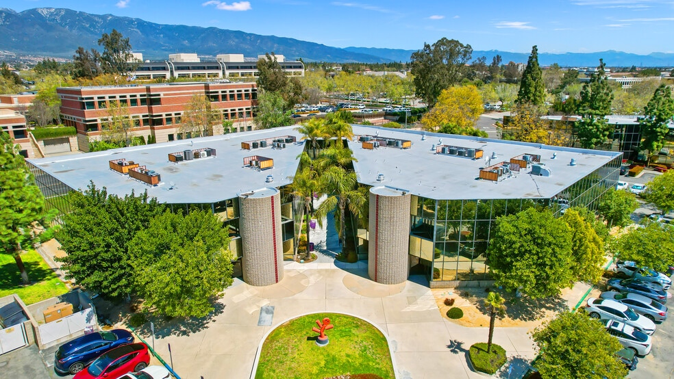 10565 Civic Center Dr, Rancho Cucamonga, CA à louer - Photo principale – Image 1 sur 9