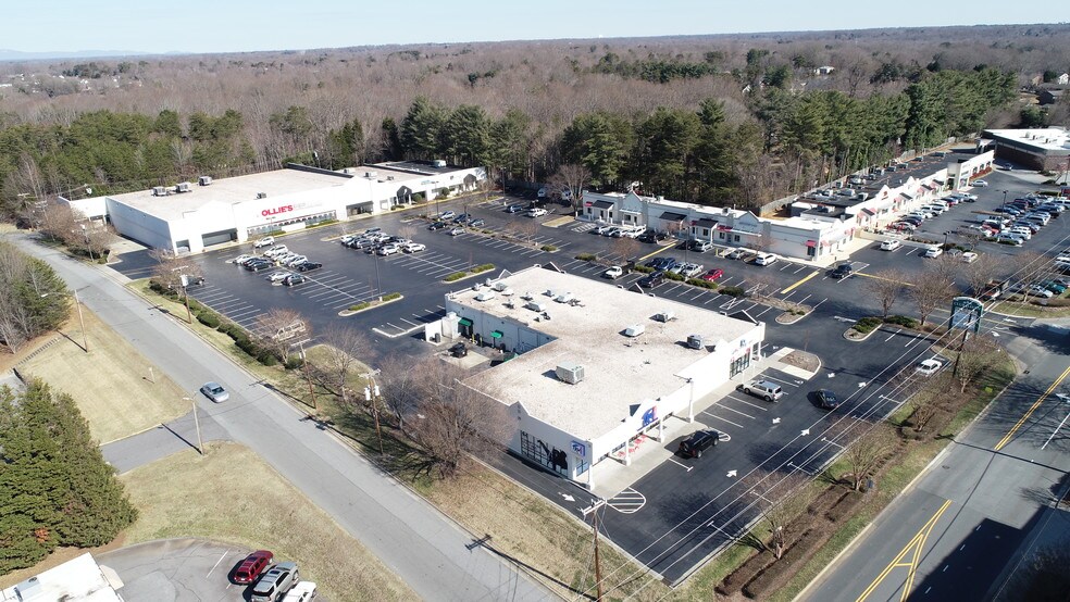 5059 Country Club Rd, Winston-Salem, NC à louer - Photo principale – Image 1 sur 10