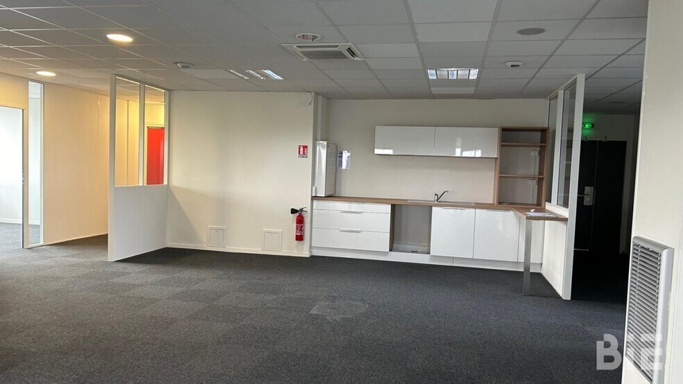 Bureau dans Lormont à louer - Photo de l’immeuble – Image 2 sur 4