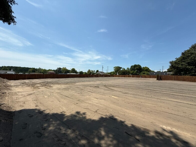 217 Sutton Lake Rd, Wilmington, NC à louer - Photo de la construction – Image 3 sur 3