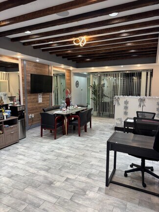 Plus de détails pour 111-11 Jamaica Ave, Richmond Hill, NY - Local commercial à louer