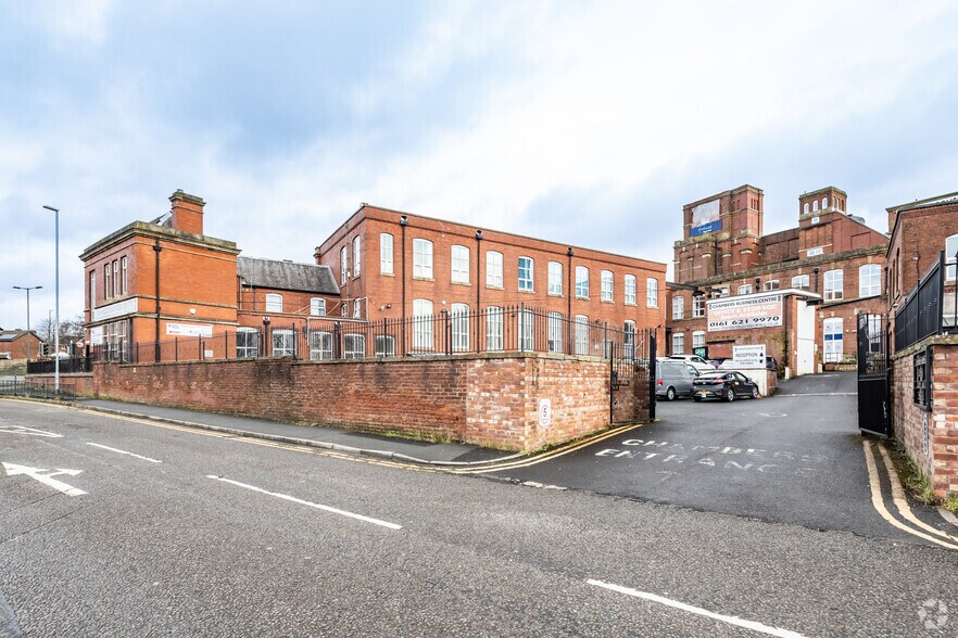 Chapel Rd, Oldham à louer - Photo principale – Image 1 sur 12