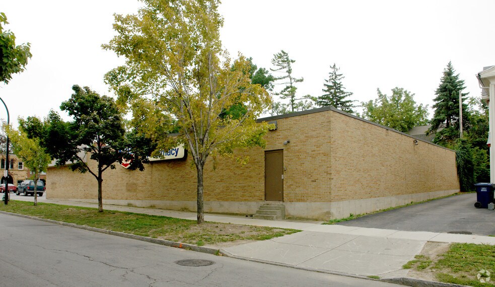 424 Elmwood Ave, Buffalo, NY à louer - Photo de l’immeuble – Image 2 sur 4