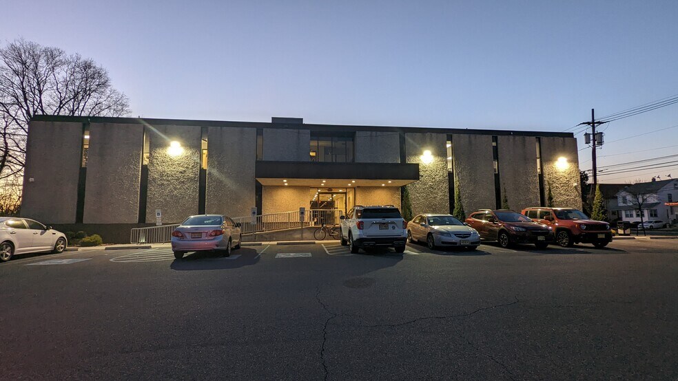 236 E Westfield Ave, Roselle Park, NJ à louer - Photo de l’immeuble – Image 3 sur 4