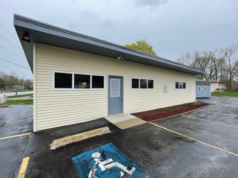 1741 W Old Ridge Rd, Hobart, IN à vendre - Photo de l’immeuble – Image 2 sur 9