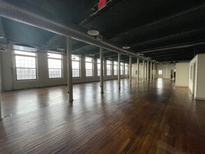 90 Bridge St, Westbrook, ME à louer Photo intérieure– Image 1 sur 2