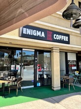 18645-18663 Ventura Blvd, Tarzana, CA à louer Photo intérieure– Image 1 sur 10